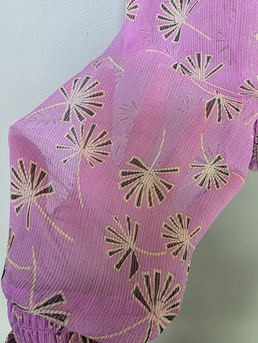 ASTR the Label Lavender Palm Print Smocked Waist V-Neck Button Down Top XS - Picture 4 of 11